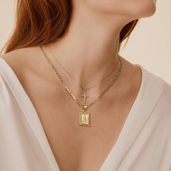 Set de 2 Collares con Inicial y Cruz