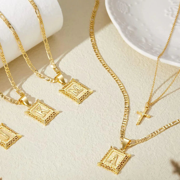 Set de 2 Collares con Inicial y Cruz
