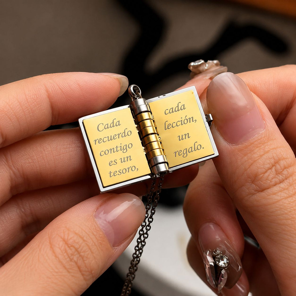 Collar Libro la Mejor Mamá