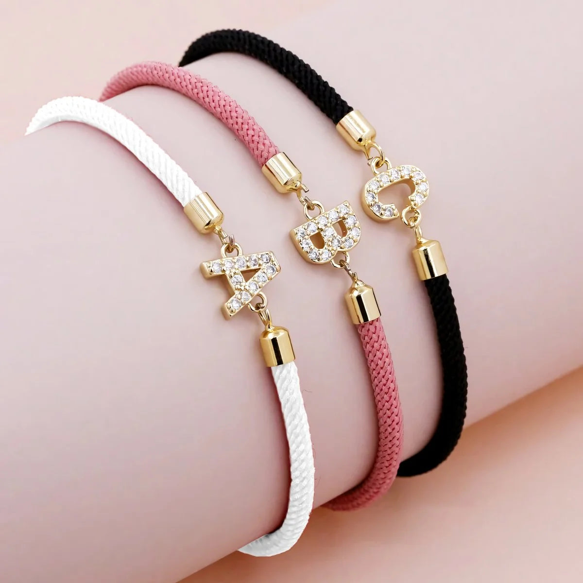 Pulsera Ajustable con Inicial