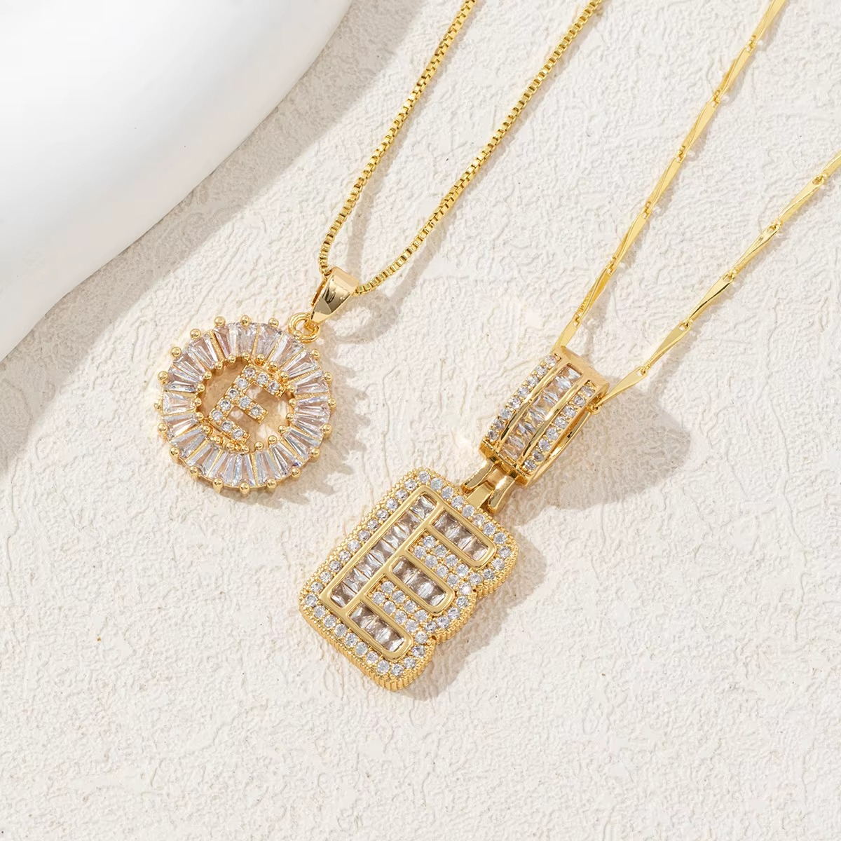 Collares con Inicial – Pack de 2 unidades