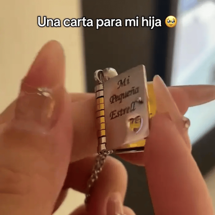Collar con libro «Mi pequeña estrella» para mi hija